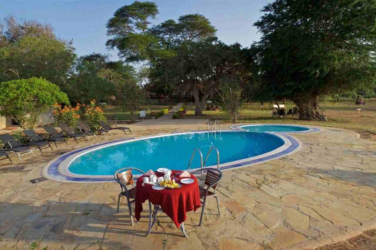 Breakfast by the pool at the Ashnil Aruba Lodge, Tsavo East National Park
