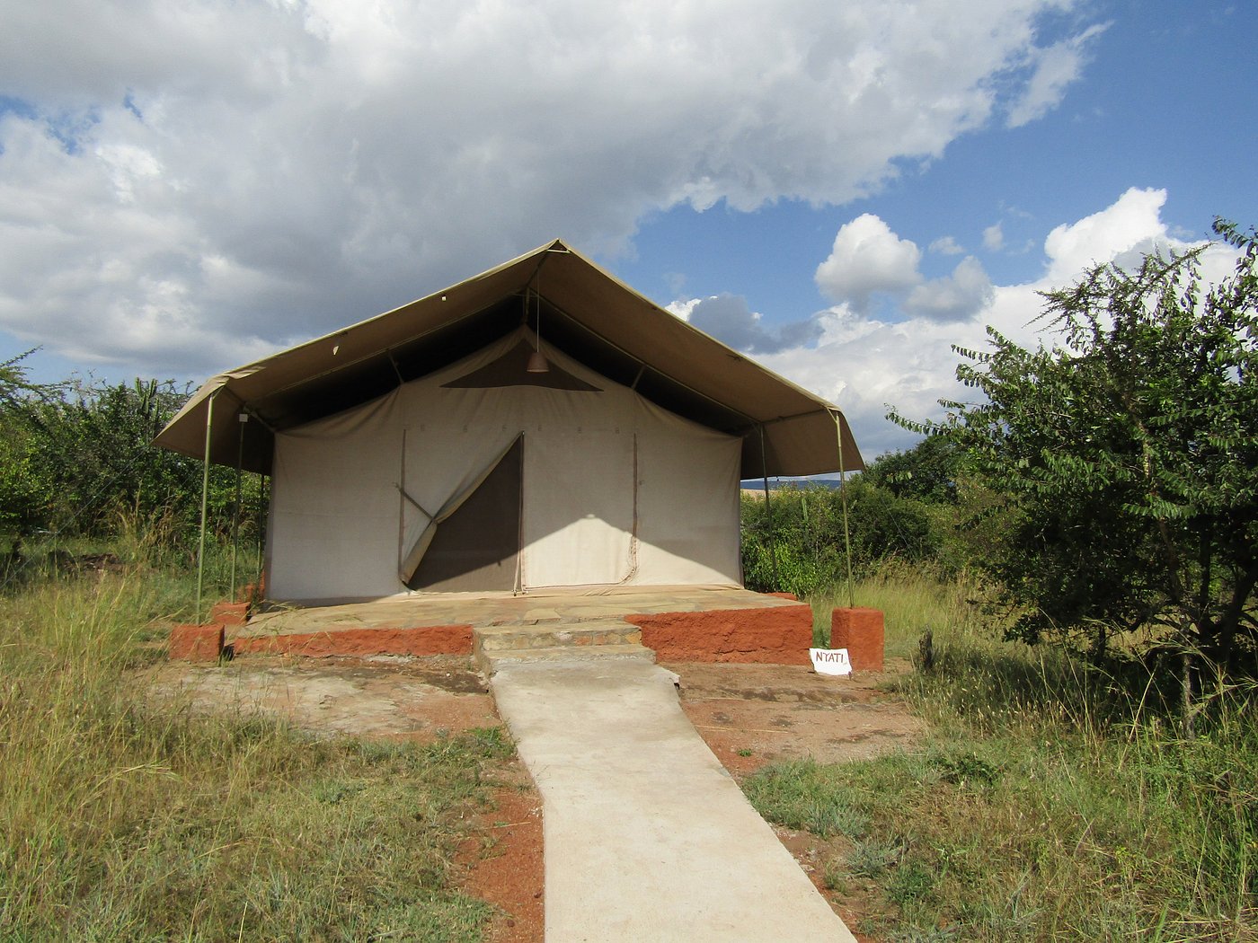 Maasai Mara Group Joing Safari at Enkorok Mara Camp